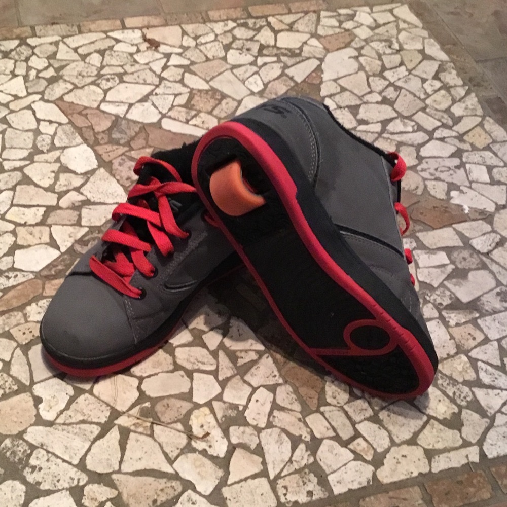 Youth Heelys Size 4